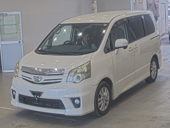 TOYOTA NOAH
