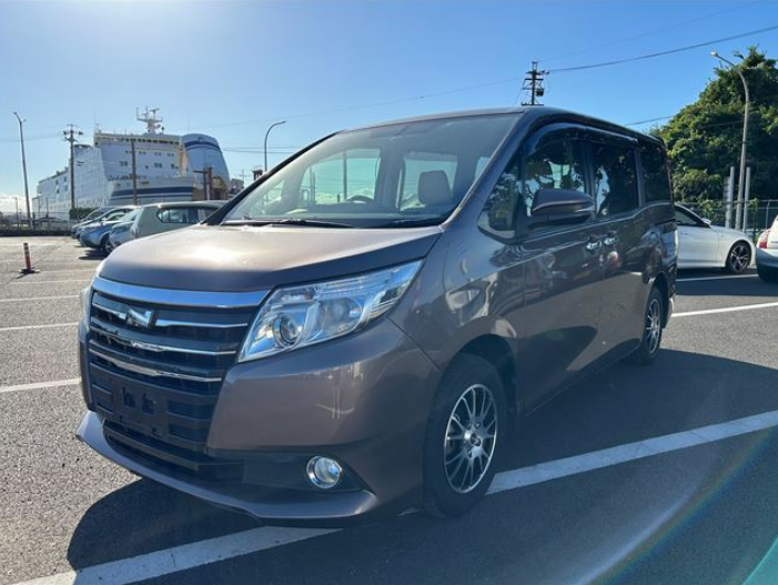 TOYOTA NOAH